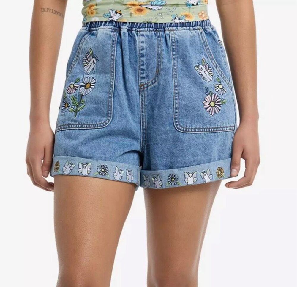 Hot Topic Ghost Butterflies & Flowers Embroidered Denim Shorts Medium Nwot